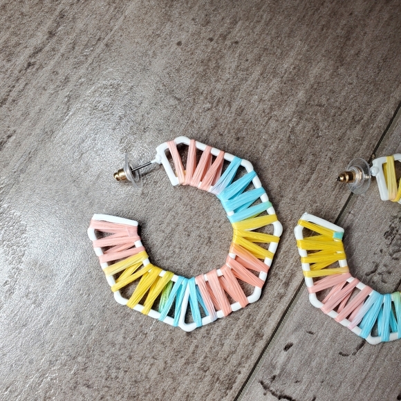 NWT Pastel Octogonal Raffia Open Hoop Earrings Purple Blue Green Orange Yellow - Picture 6 of 11